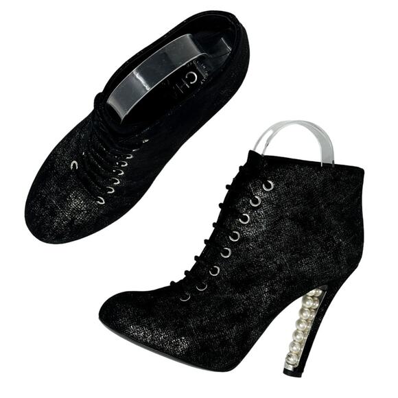 Chanel Pearl Heel CC logo Victorian Lace Up Ankle Boots black silver size 38 - Picture 14 of 14